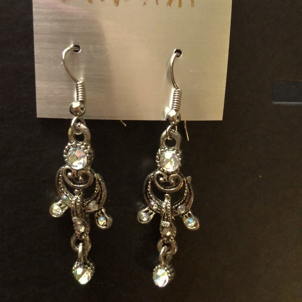 Brand new silver and white dangling earrings - Picture 2 of 4